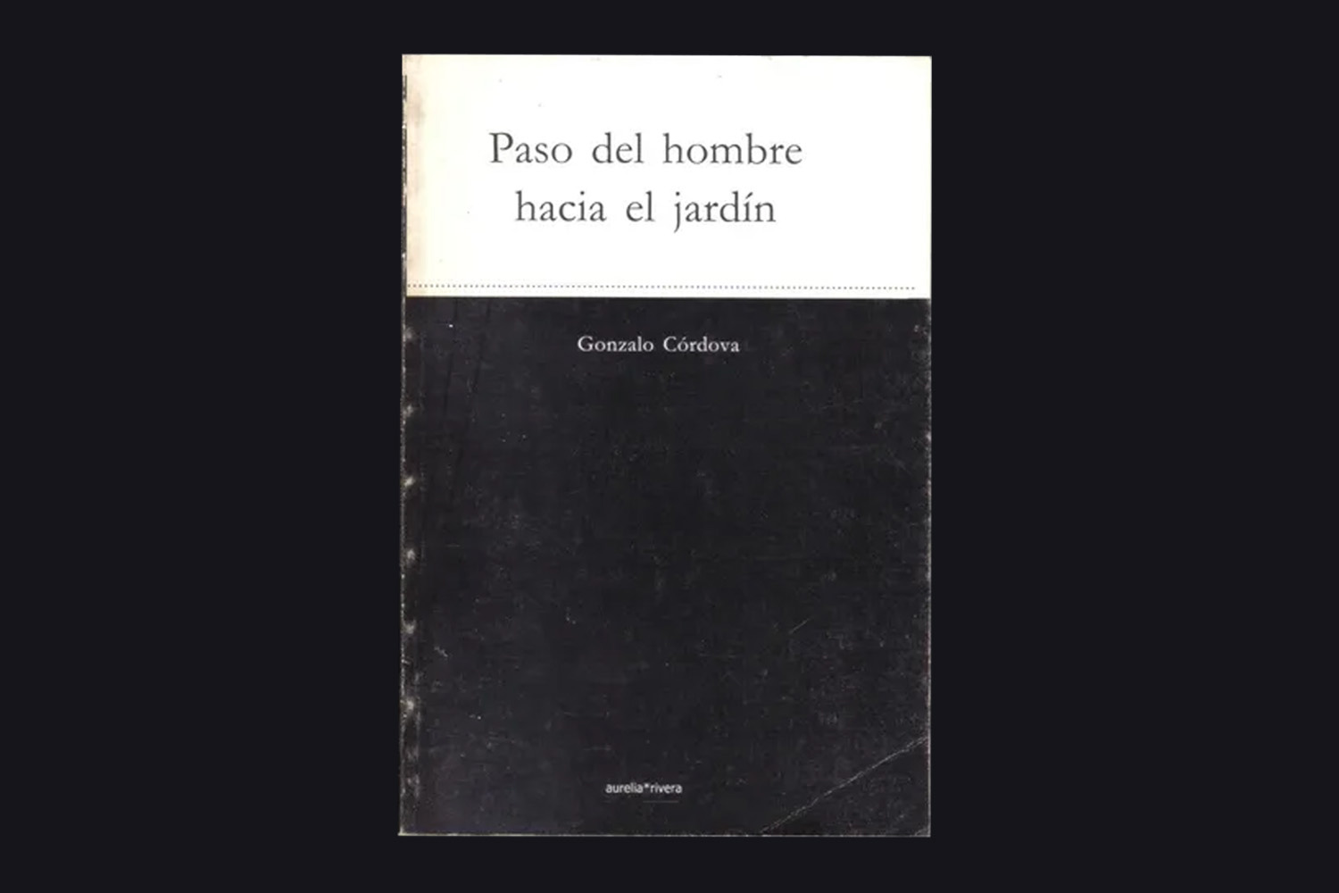 Paso del hombre hacia el jardín